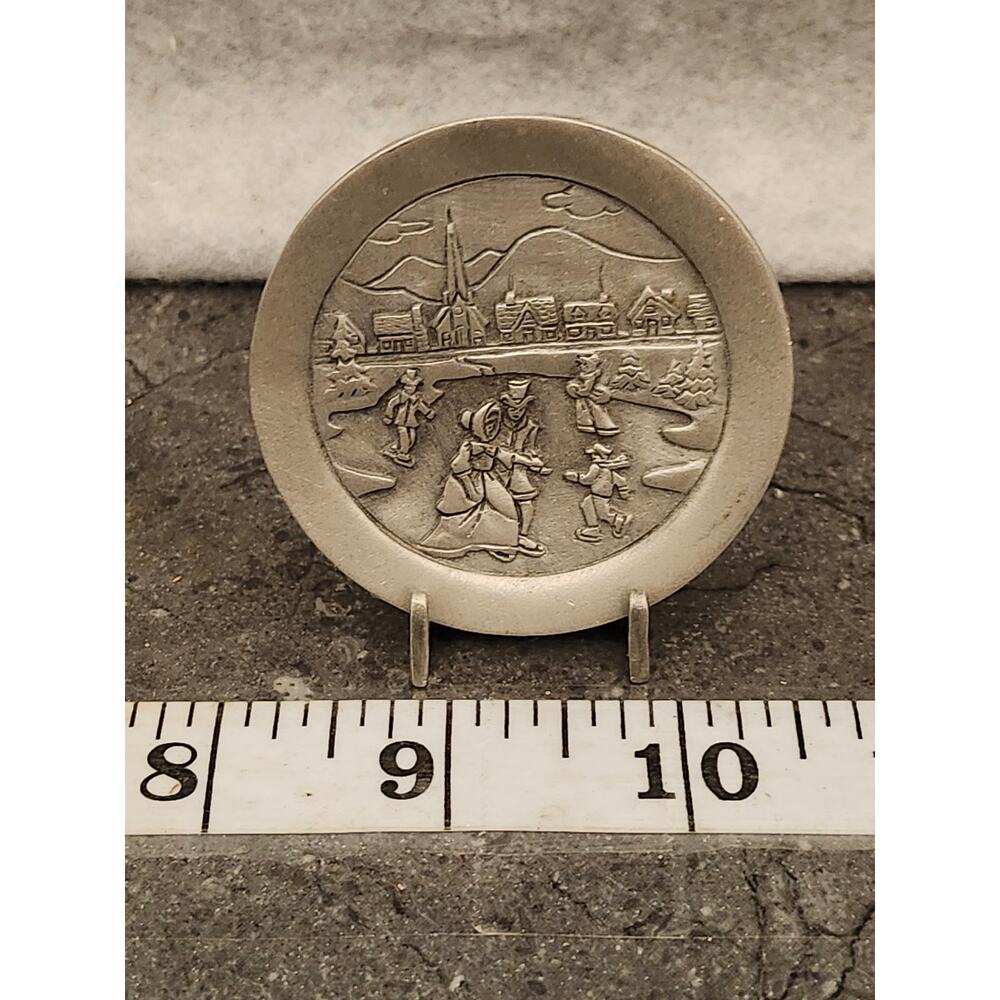 Spoontiques Pewter Collector Plate Miniature with Stand #795 1982‎ Vintage
